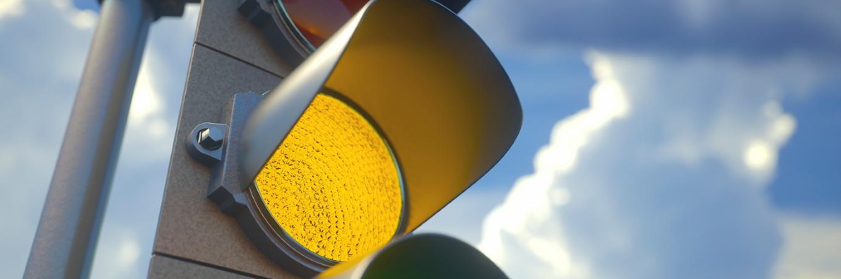 Почему стали штрафовать за проезд на желтый сигнал светофора?