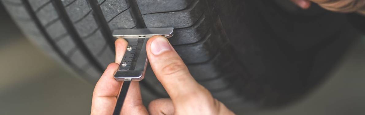 Почему важно следить за остаточной глубиной протектора шин легкового автомобиля и вовремя менять их?