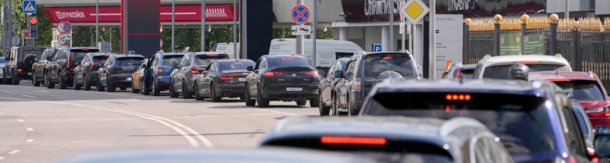 Правительство вводит новый контроль за ценами на бензин